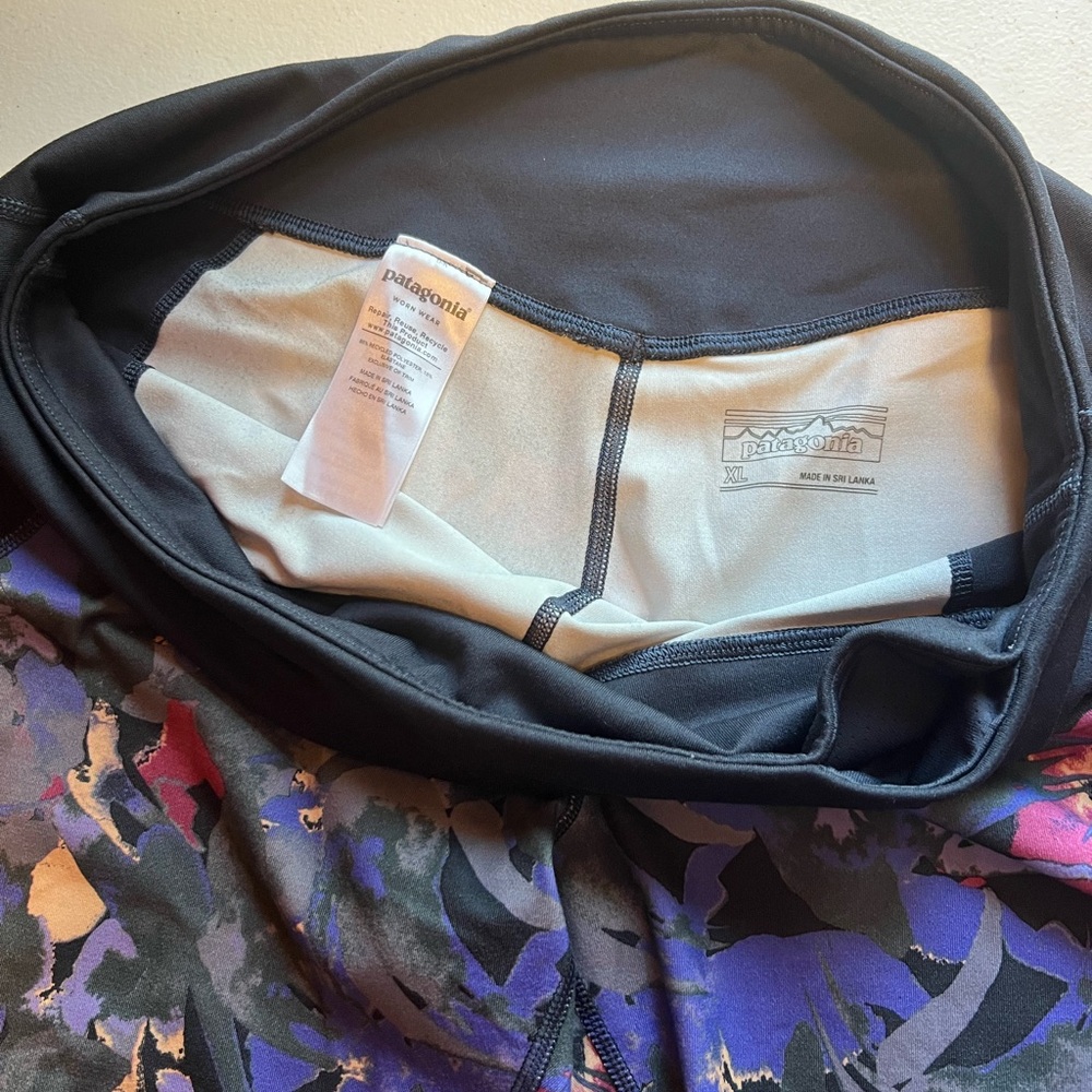 Women’s Patagonia Patterned Leggings Cropped 12” Size 12 - Picture 6 of 8